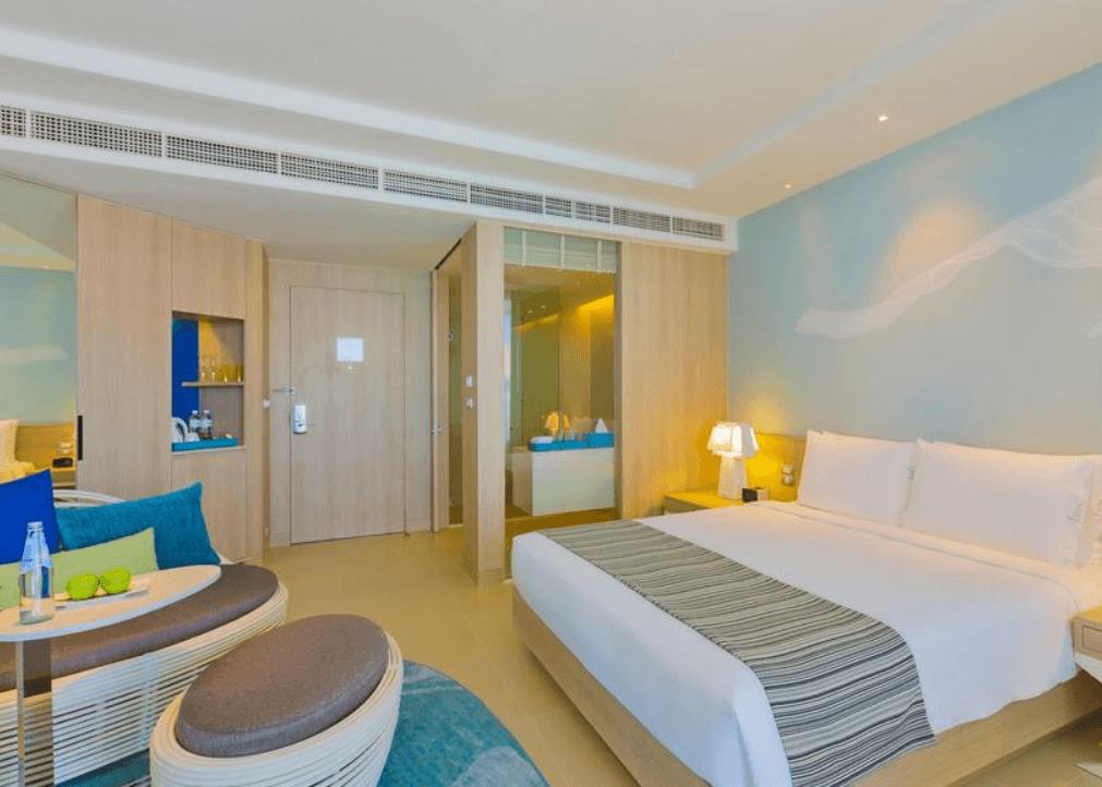 Rooms, toilets, rooms to reserve at the hotel for the fireworks festival